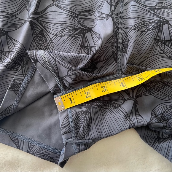 Buffbunny Active Shorts in Citrus Black Medium - Picture 8 of 9